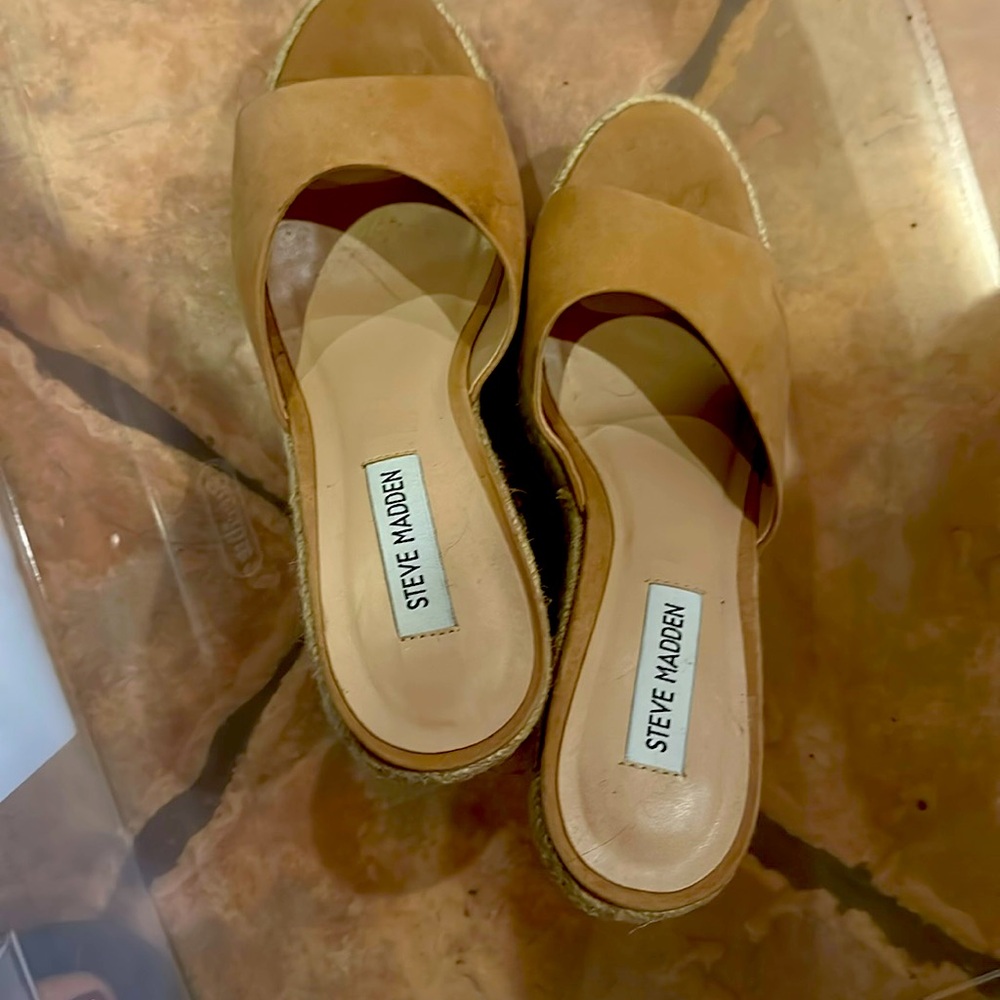 Steve Madden nude, camel, beige platform wedges.